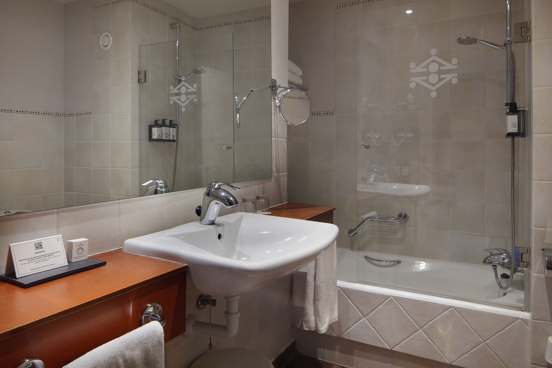 Baño de habitación doble estándar en el Parador de Vielha