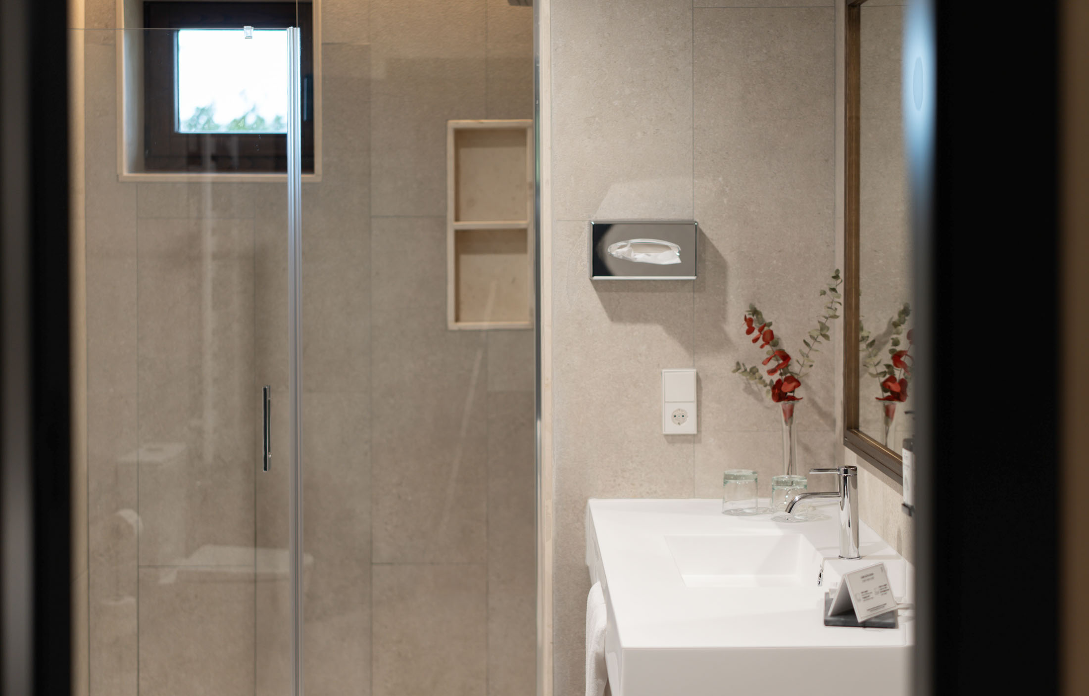 Detalle baño de habitación doble superior del Parador de Jarandilla de la Vera