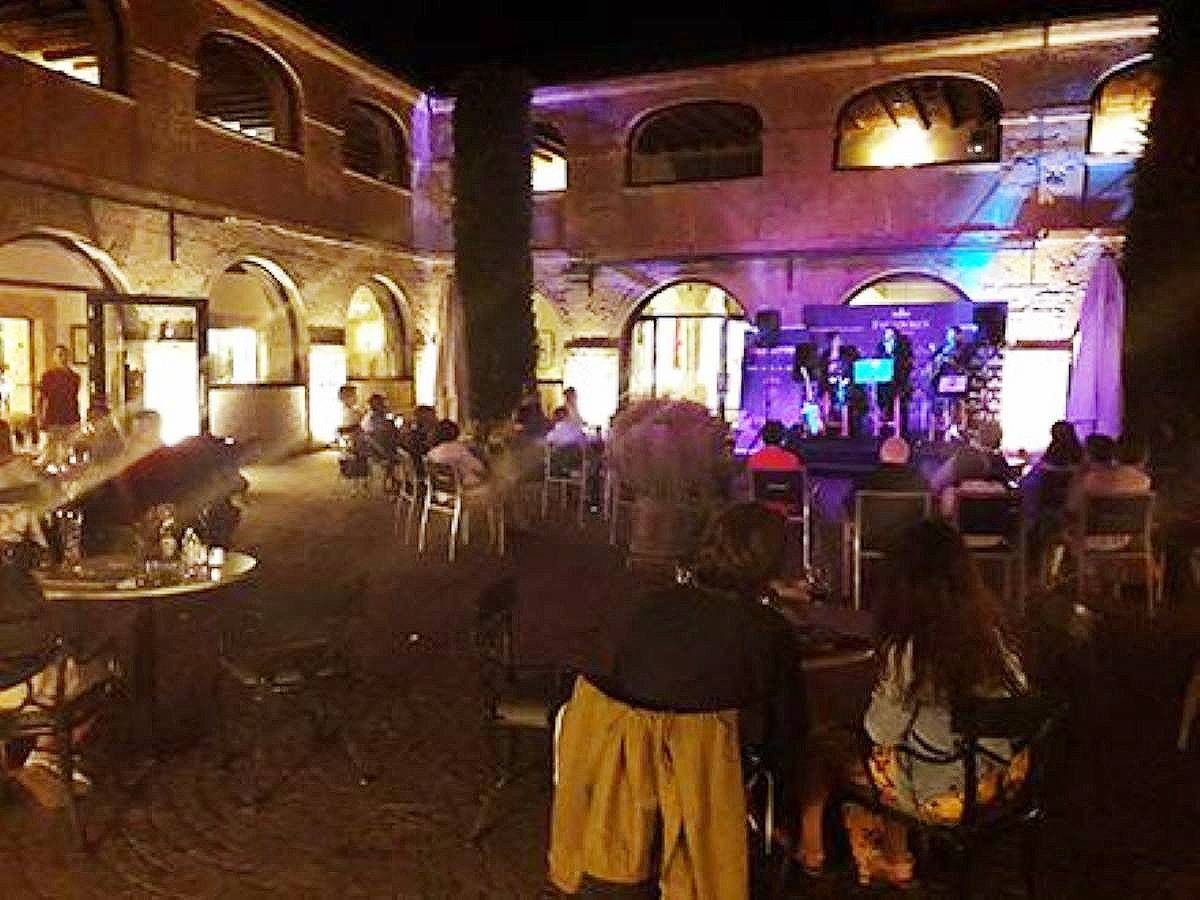 Veladas en el claustro del Parador de Cangas