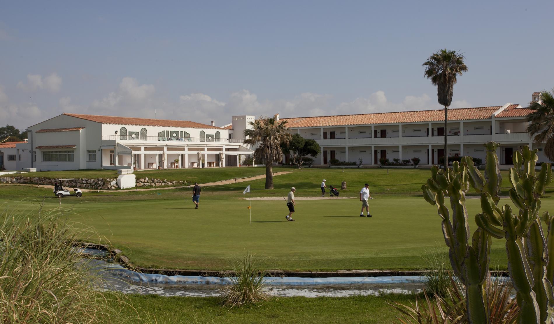 The ideal hotel for golf and beach lovers