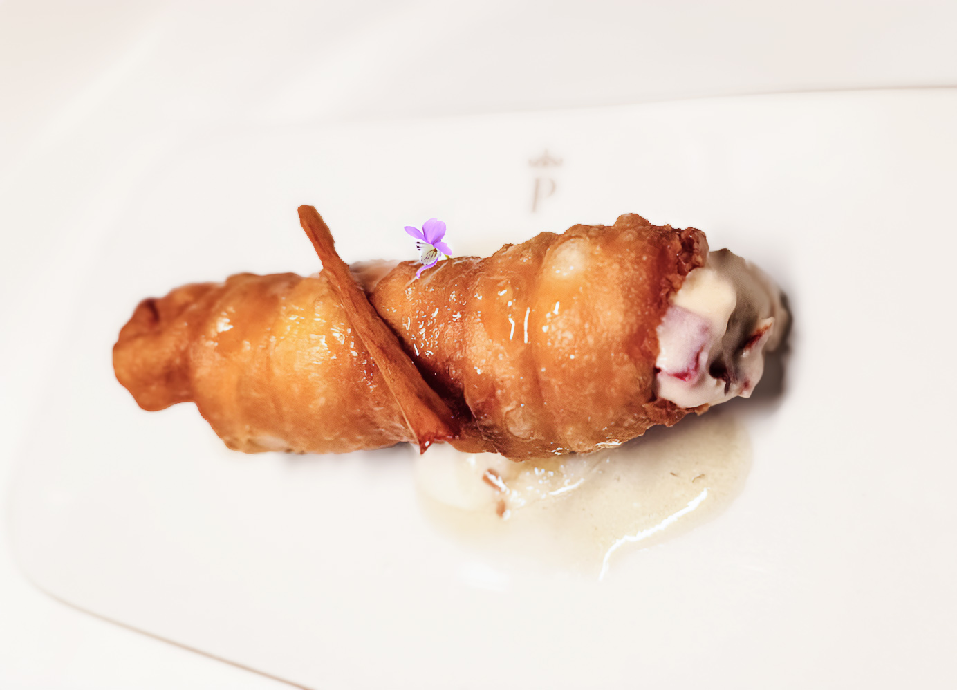 Cañita rellena de brandada de bacalao.