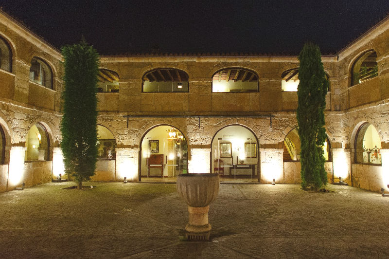 Claustro del Parador de Cangas de Onís