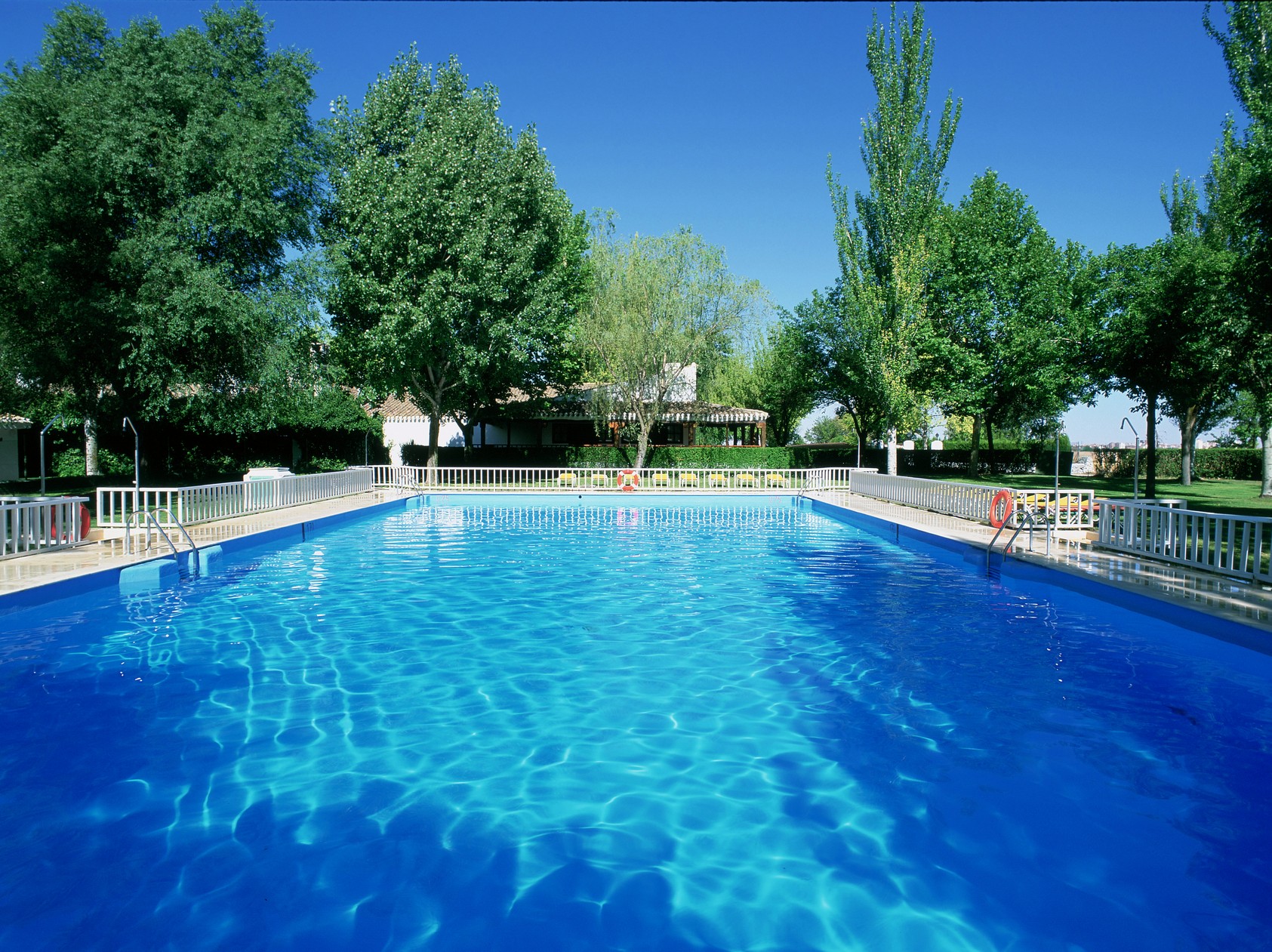 Parador de Albacete piscina de verano