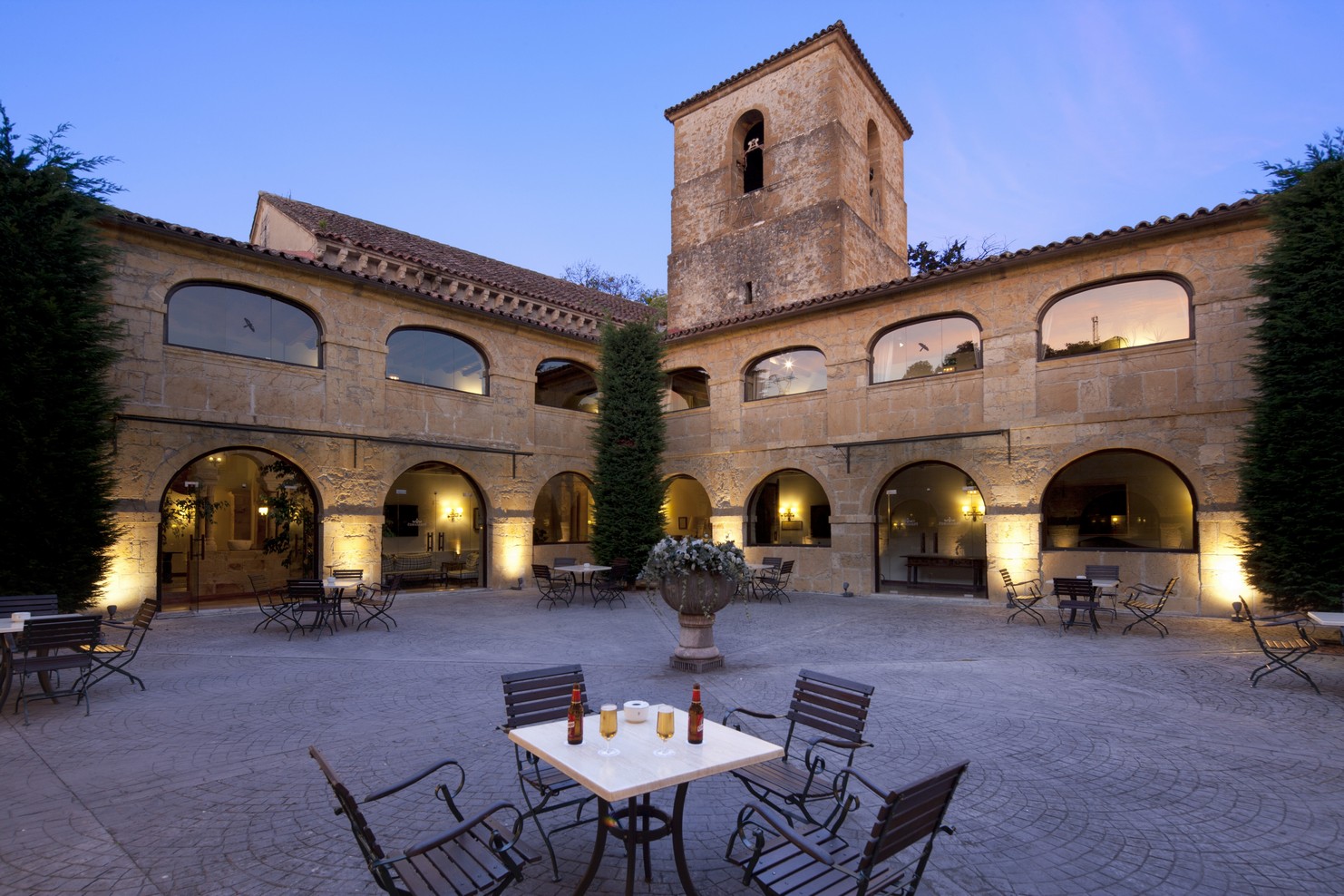 Parador de Cangas de Onís claustro