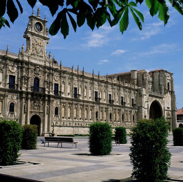 Parador León