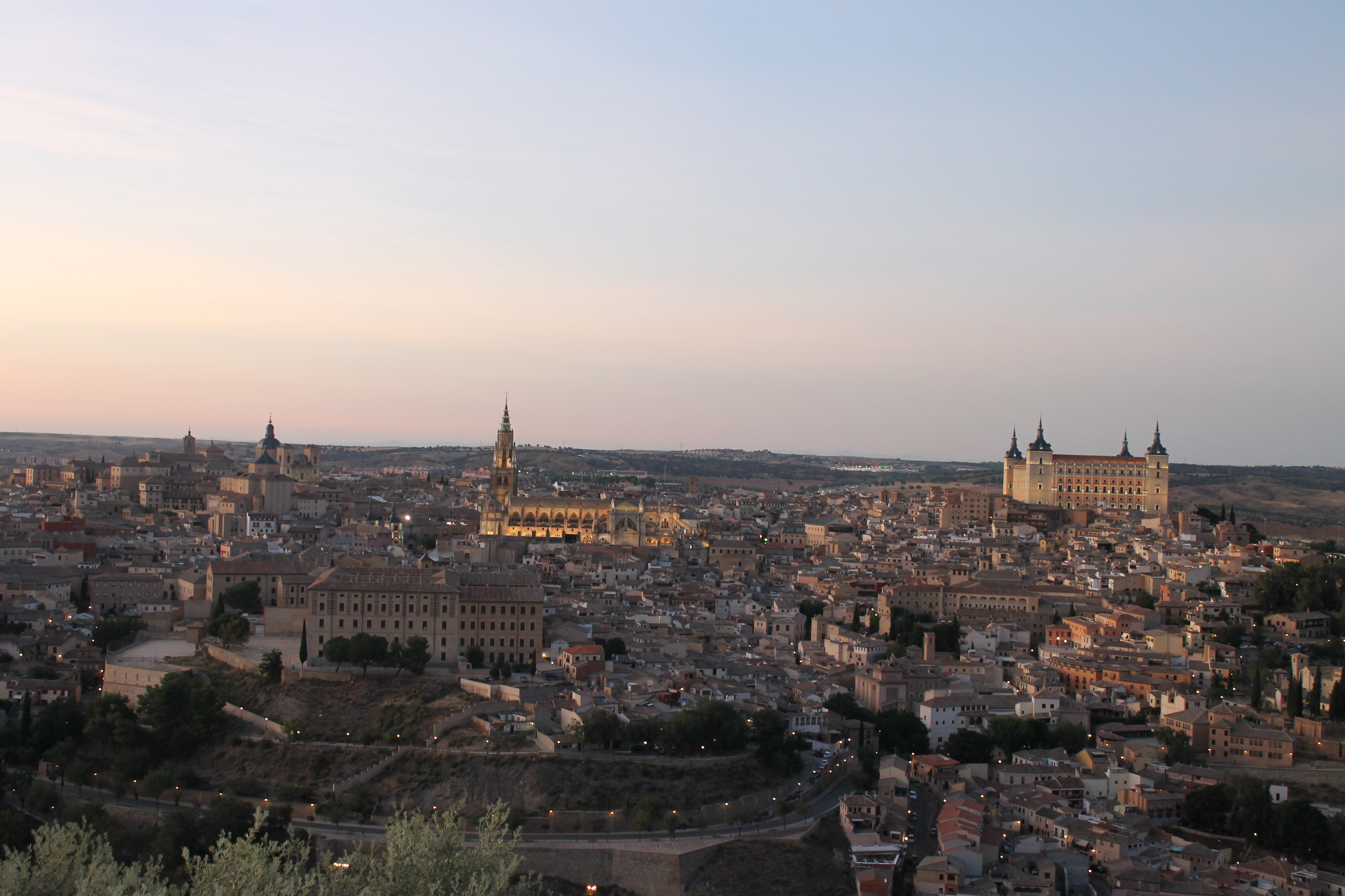 Vistas Toledo noche desde terraza Parador