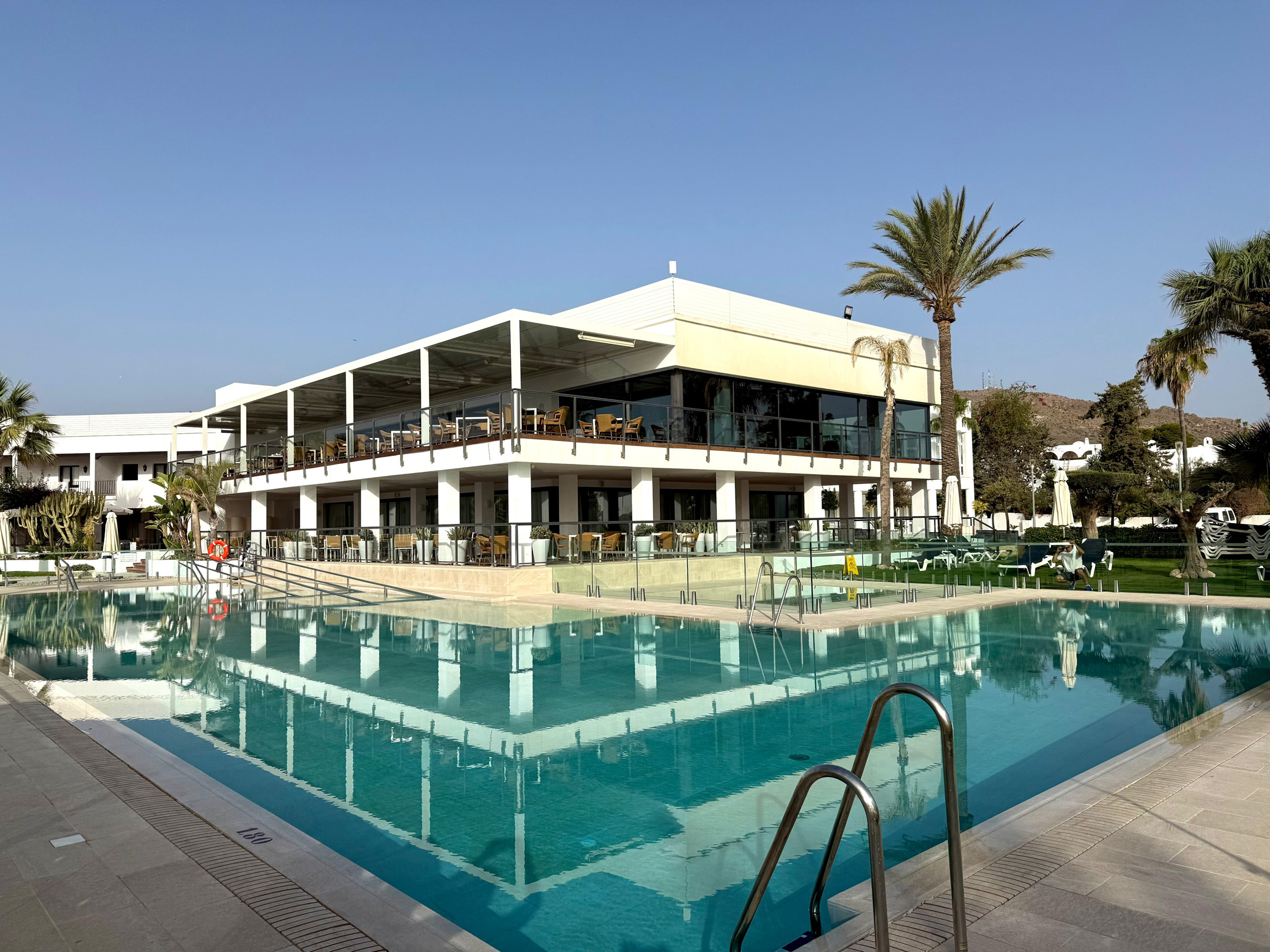 Piscina del Parador de Mojácar