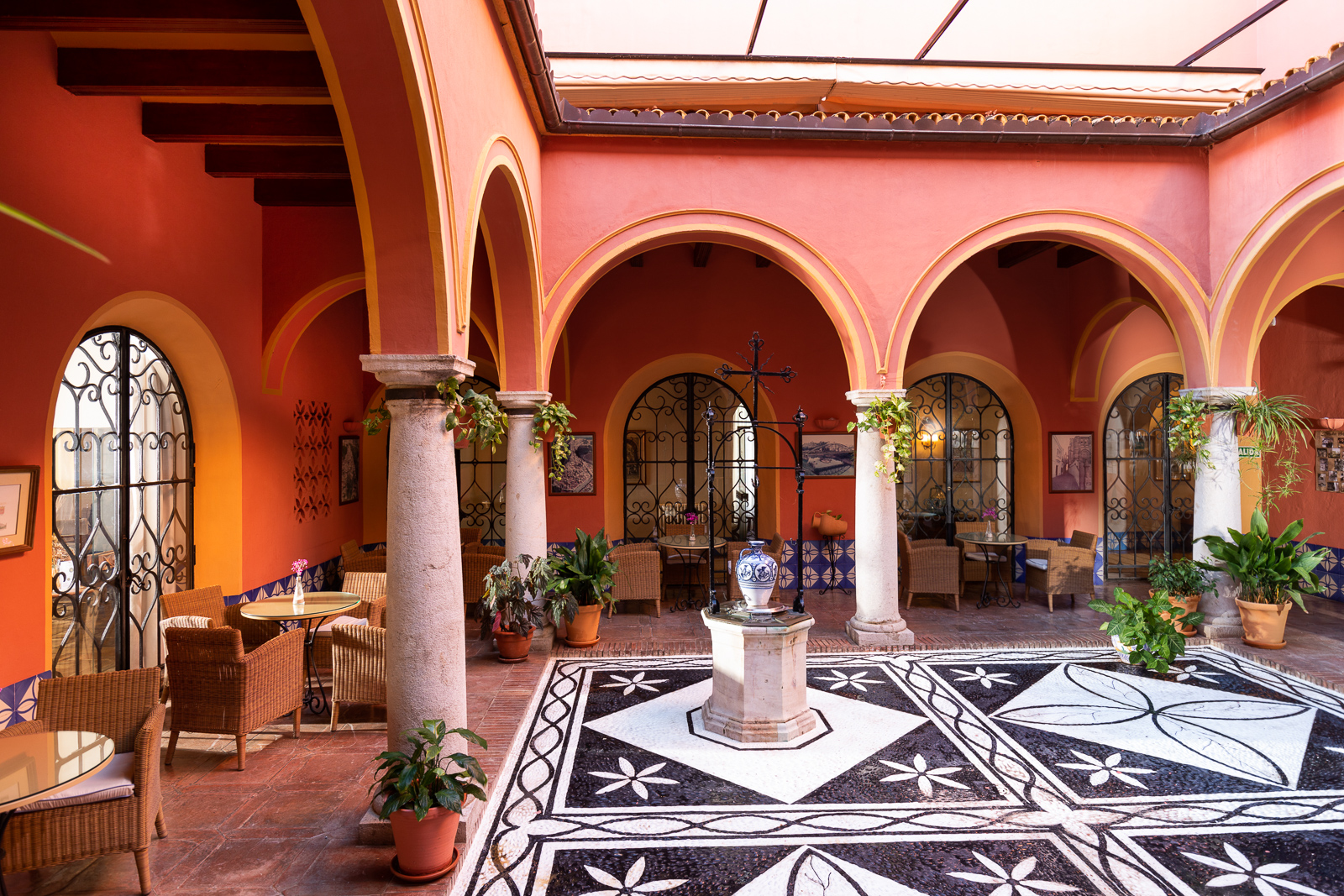 Patio del Parador de Arcos de la Frontera