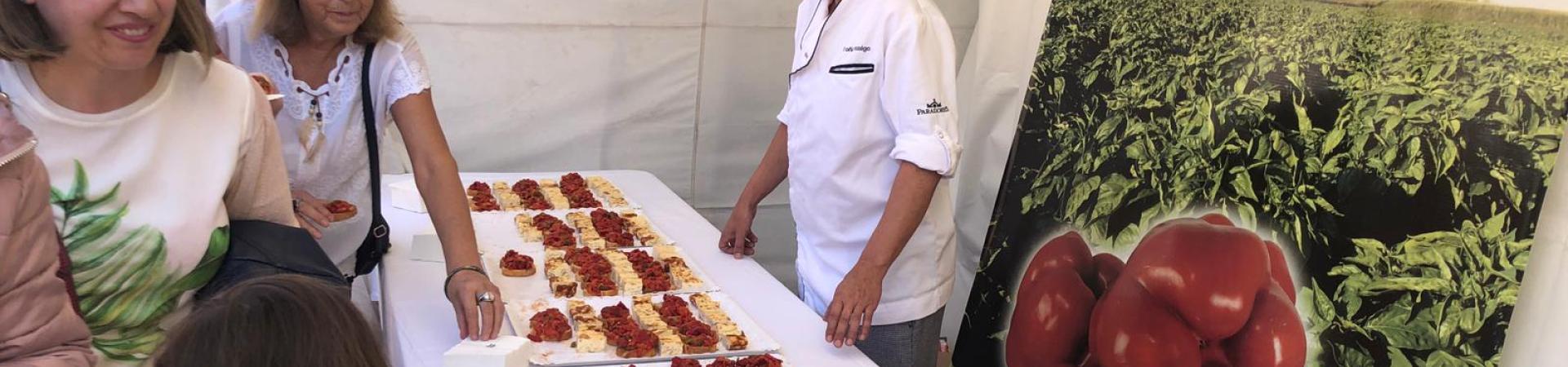 degustacion_de_pimiento_del_parador_en_la_feria_del_pimiento_de_benavente.jpg degustacion_de_pimiento_del_parador_en_la_feria_del_pimiento_de_benavente.jpg