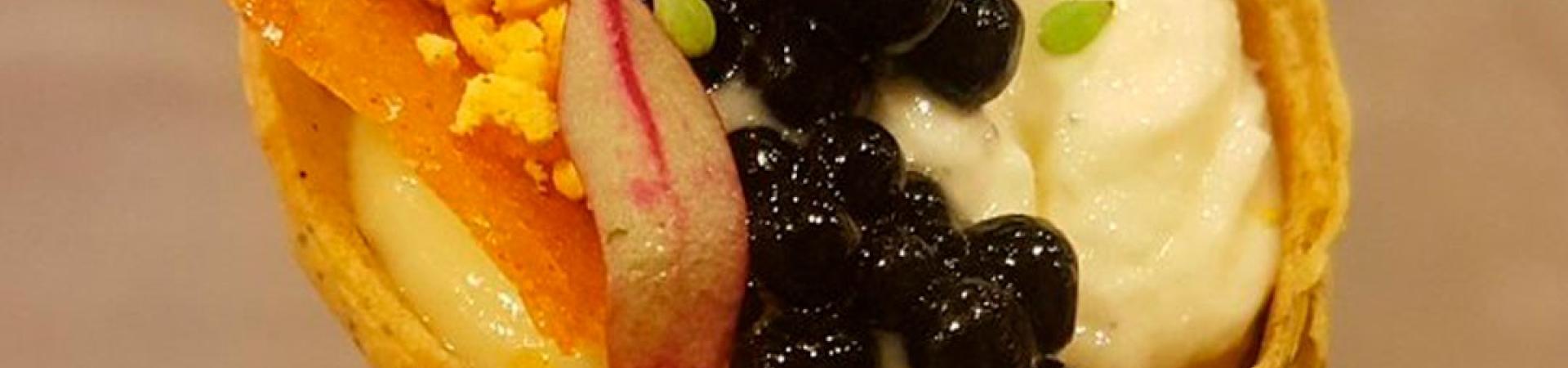 filloa_crujiente_rellena_de_cremoso_de_bacalao_coliflor_tinta_de_choco_y_queso_ahumado.jpg filloa_crujiente_rellena_de_cremoso_de_bacalao_coliflor_tinta_de_choco_y_queso_ahumado.jpg