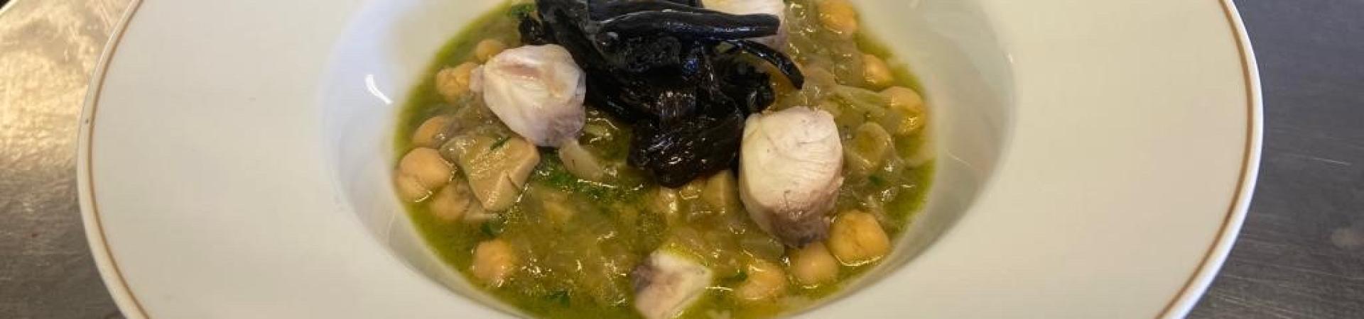 garbanzos_castellanos_salteados_en_salsa_verde_con_pez_limon_semi_hecho_y_trompetillas_de_los_muertos.jpg garbanzos_castellanos_salteados_en_salsa_verde_con_pez_limon_semi_hecho_y_trompetillas_de_los_muertos.jpg