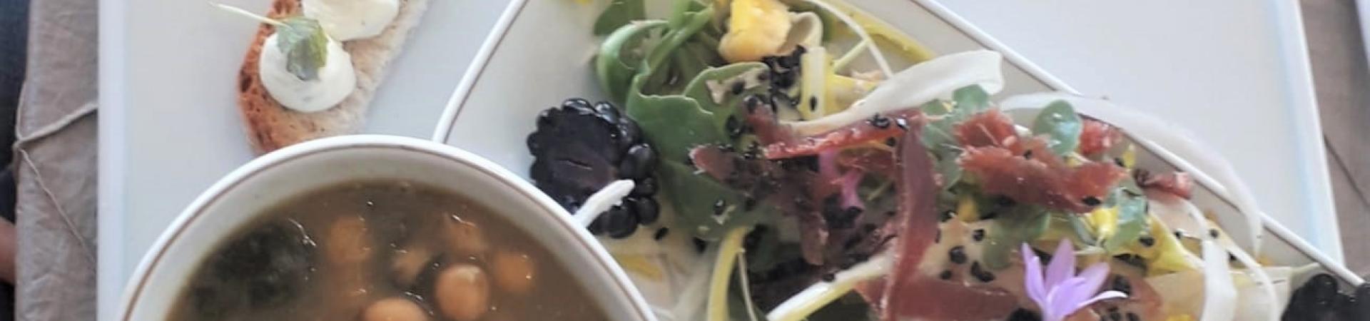 guiso_de_garbanzos_con_malvas_ensalda_de_raponchigo_flores_nueces_huevo_y_pescado_seco_gachas_frias_con_poleo_y_carne_seca_garo_ibero_y_moretum.jpg guiso_de_garbanzos_con_malvas_ensalda_de_raponchigo_flores_nueces_huevo_y_pescado_seco_gachas_frias_con_poleo_y_carne_seca_garo_ibero_y_moretum.jpg