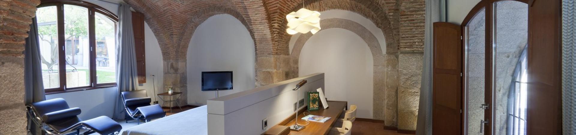 parador_de_caceres_72_matrimonio_superior_con_hidromasaje_y_salon.jpg parador_de_caceres_72_matrimonio_superior_con_hidromasaje_y_salon.jpg