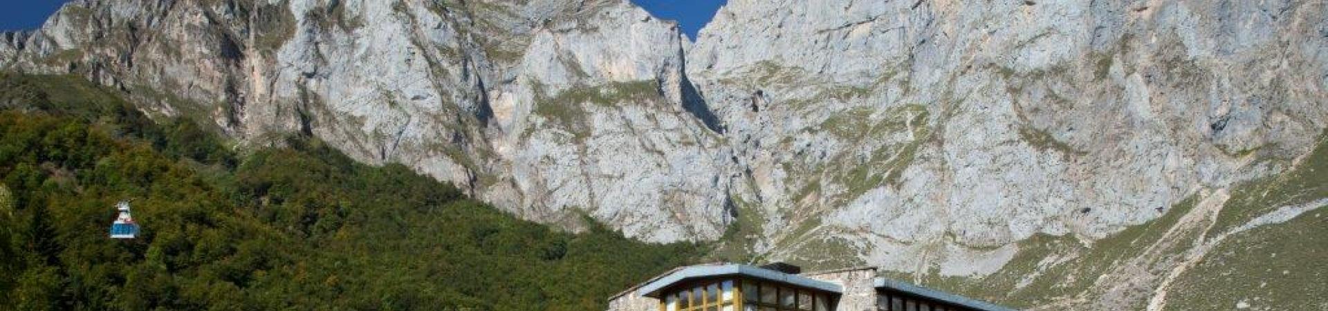 parador_de_fuente_de_11.jpg parador_de_fuente_de_11.jpg