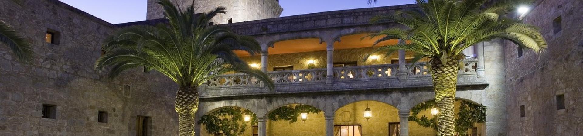 parador_de_jarandilla_5_patio_de_armas.jpg parador_de_jarandilla_5_patio_de_armas.jpg