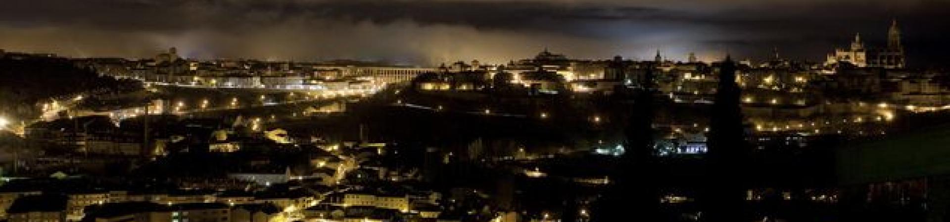 parador_de_segovia_82_vista_nocturna_desde_el_parador.jpg parador_de_segovia_82_vista_nocturna_desde_el_parador.jpg