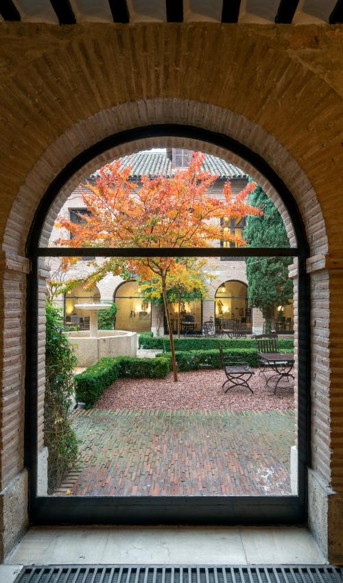 Ventana al patio del Parador de Chinchón