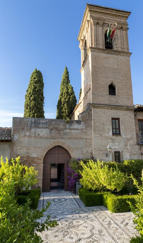 Entrada y Torre del Alba del Parador de Granada Entrada y Torre del Alba del Parador de Granada