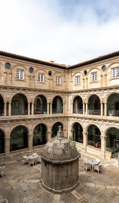 Claustro del Parador de Monforte