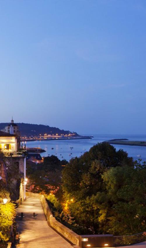 Panorámica del Parador de Hondarribia y la desembocadura del río Bidasoa