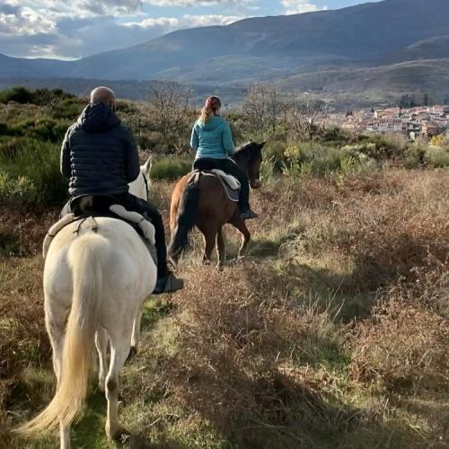 paseo en caballo en parador de jarandilla de la vera