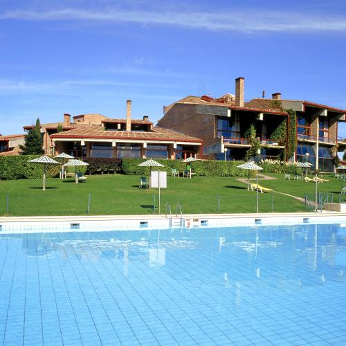 Piscina exterior del Parador de Segovia