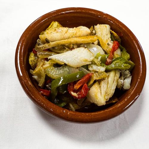 Cazuelilla de bacalao ajo arriero.