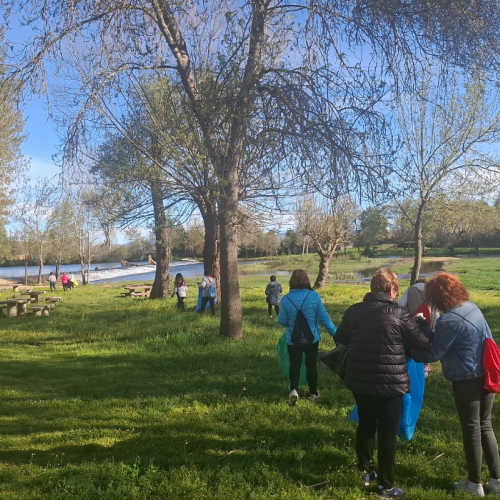 Recogida de basuraleza en Paradores