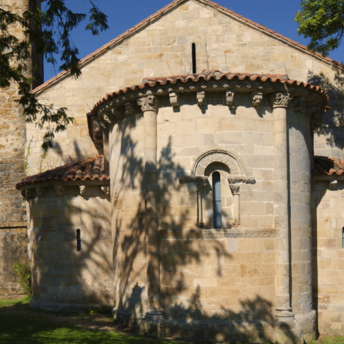 Iglesia conjunta al Parador de Cangas de Onís