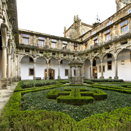 Patio interior del Parador de Santiago de Compostela