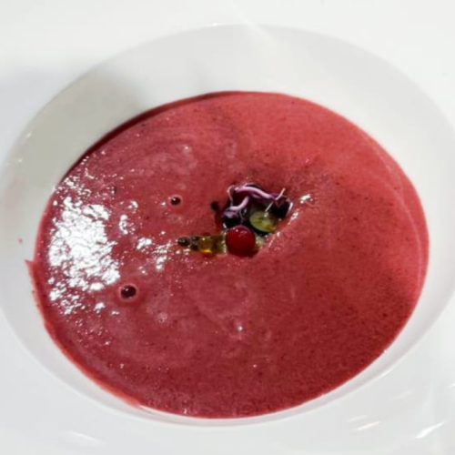 sopa de frutos rojos con granizado de mostillo