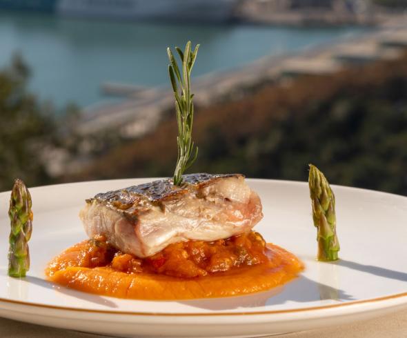 Receta de pescado en el Parador de Málaga Gibralfaro