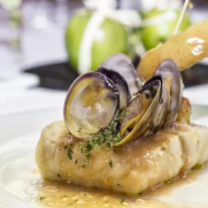 Detalle de pescado del Cantábrico en el restaurante del Parador de Cangas de Onís