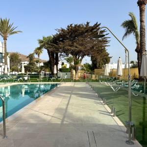 Piscina exterior de temporada del Parador de Mojácar