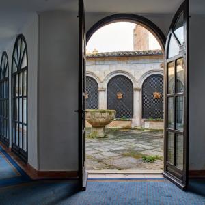 Claustro y acceso al patio interior del Parador de Ciudad Rodrigo