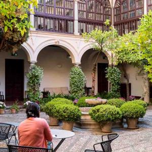 Patio interior del Parador de Granada