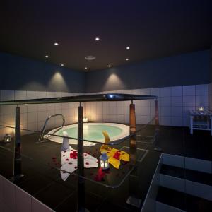 Jacuzzi en el spa del Parador de Mazagón