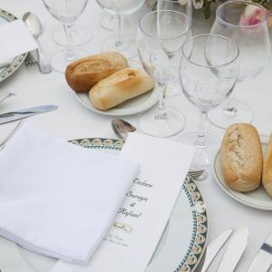 Detalle de mesa preparada para boda en el Parador de La Palma