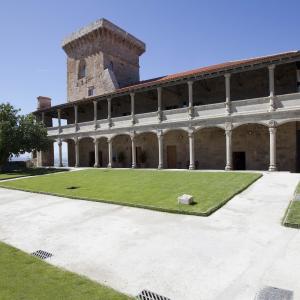 Vista del lateral del Palacio de los Condes de Gondomar
