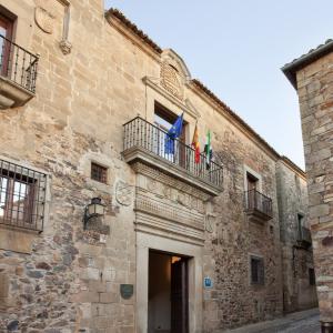 Puerta de acceso al Parador de Cáceres
