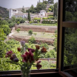 Vistas al Generalife desde una ventana del Parador