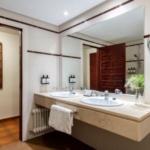 Baño de una habitación del Parador de Albacete