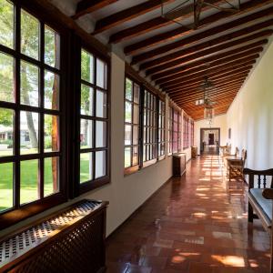 Ventanales de galería del Parador de Albacete