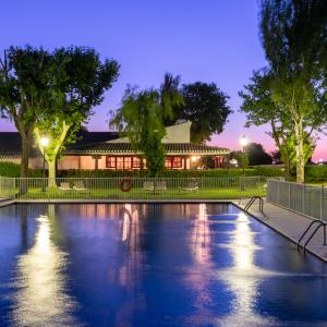 Piscina del Parador de Albacete por la noche