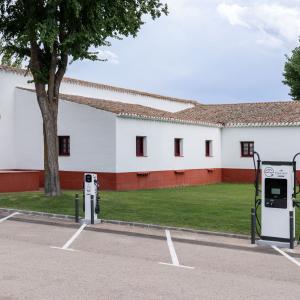 Parking con cargadores para coches eléctricos en el Parador de Albacete