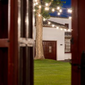 Vista nocturna del patio del Parador de Albacete