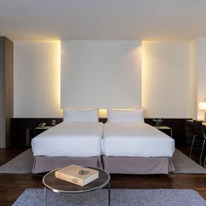 Habitación superior con dos camas del Parador de Alcalá de Henares