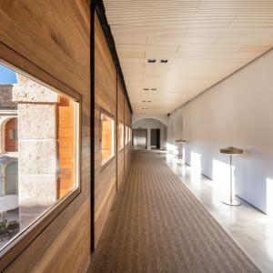 Pasillo de habitaciones del Parador de Alcalá de Henares