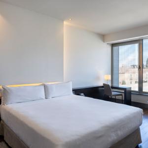 Habitación estándar con cama doble en el Parador de Alcalá de Henares