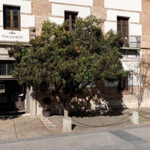 Fachada exterior de a Hostería del Estudiante del Parador de Alcalá de Henares